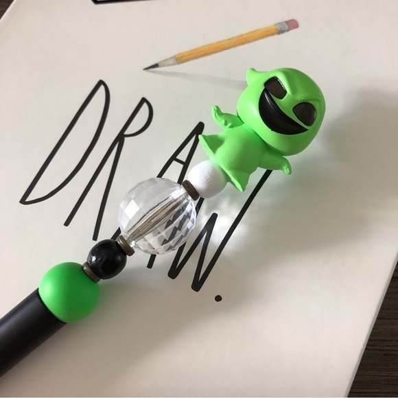Disney Doorables: Nightmare Before Christmas: Oogie Boogie handmade beaded pen - Picture 1 of 3